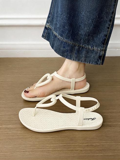 保持图片原有内容不变，仅调整图片比例为3:4，不要改变图片的内容和构图预览效果