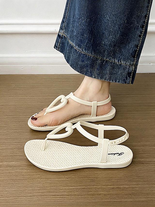 保持图片原有内容不变，仅调整图片比例为3:4，不要改变图片的内容和构图