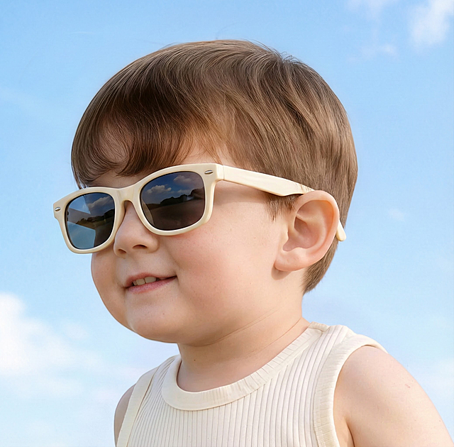 为图2配戴上图1的米白色镜框太阳镜，镜框偏小，保持模特不变，眼镜细节保留清晰可见，眼镜结构区分清晰，镜片与图片融合自然