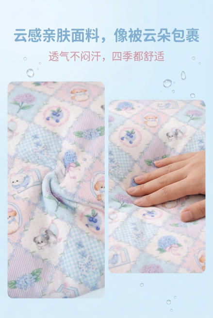 2:3竖屏，杂志级精致排版，材质可视化特写风格，严格还原上传的产品图，包括包装设计、颜色、LOGO位置、文字内容、图案元素等所有细节，产品在真实物理空间里与其他物体的大小关系视觉协调，比例1:1。画面预览效果