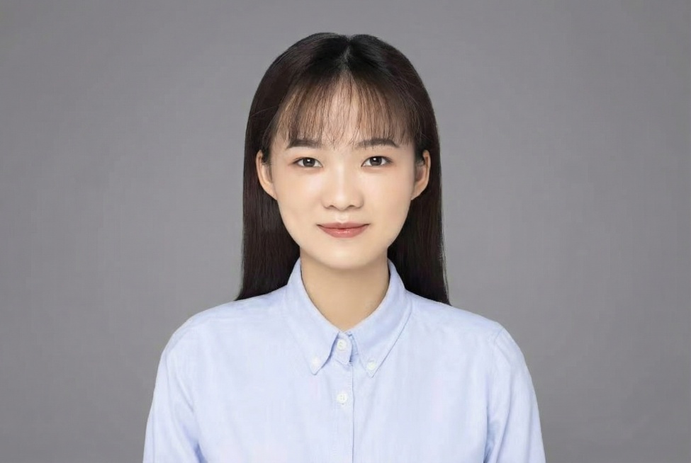 将图片底色修改为中灰色，人物保持不变预览效果