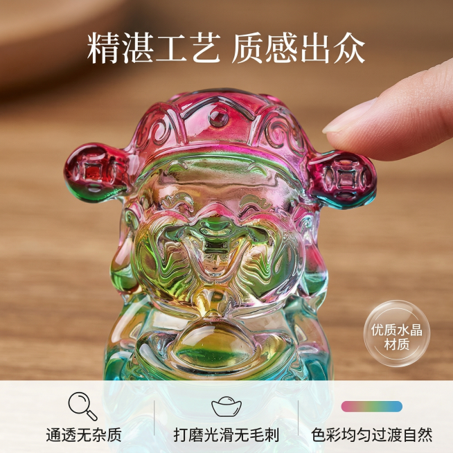 彩色大财神水晶摆件工艺细节图，舒适简约家居治愈风格，温馨暖调自然光，和首图相同的原木桌面背景，彩色大财神水晶摆件全屏放大，聚焦水晶通透的材质纹理、光滑的打磨边缘，光影刻画水晶的折射质感，画面加入指尖轻预览效果