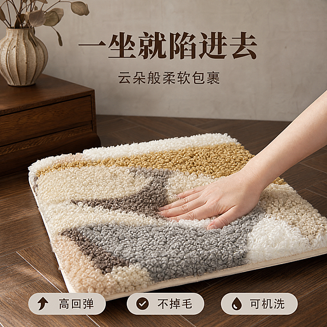 [主图-2] 莫兰迪几何毛绒坐垫亲肤触感体验图。
[氛围风格] 中古风侘寂风，柔和亲肤体验感；
[画质] 商业摄影质感、光线柔和通透、产品清晰真实、画面干净高级。
[元素] 坐垫放置在深棕色人字拼木地板上，占据画面中心偏下位置。一只女性的手（仅露出手部局部，自然放松）轻轻按压在坐垫毛绒表面，手指微微陷入毛绒中，展示柔软回弹效果。背景为暖灰色微水泥墙面与深棕色木质边柜一角，边柜上放着复古陶瓷花瓶与干花尤加利叶。坐垫表面莫兰迪几何拼块图案清晰可见，毛绒蓬松立体，按压处形成自然凹陷，周围毛绒自然回弹。**保持坐垫外观（即物理结构、材质质感、颜色、图案）与输入产品图保持绝对一致，杜绝任何变形和色差，精细化处理**。商品主体占比约65%；画面满屏无边框。
[光影] 侧上方暖调漫射光为主，暖琥珀色调，毛绒表面有均匀细腻的高光；手部阴影柔和自然，整体光线均匀通透，无强烈明暗对比。
[配色] 主色暖灰+深棕；辅色雾霾蓝+浅驼色（取自坐垫）；强调色柔粉肤色。
[视角构图] 俯视45°角，手部按压处为视觉焦点；浅景深虚化背景，突出毛绒触感与按压回弹效果。
[文字版式] 中上居中排版，主标题大字"一坐就陷进去"，深棕色粗体衬线字体最大号；副标题"云朵般柔软包裹"，同色系小号约半高，贴主标题下方。底部三列胶囊标签横向均匀排列：左胶囊"高回弹"配向上箭头图标、中胶囊"不掉毛"配对勾图标、右胶囊"可机洗"配水滴图标，胶囊为暖灰色底深棕色字，圆角设计。
[输出要求] 1:1比例，文字清晰锐利，画面超高清商业摄影质感。
[负向提示词] 变形，文字错乱，产品图模糊，背景杂乱，水印，电商平台Logo，多余的手，多余的手指，畸形手，融合手指，手部扭曲，肢体穿模，人物面部扭曲，关节反折。