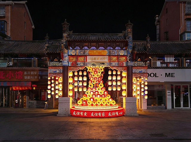 帮我把图一精修下，保持主题不变，在用图二做个日景效果