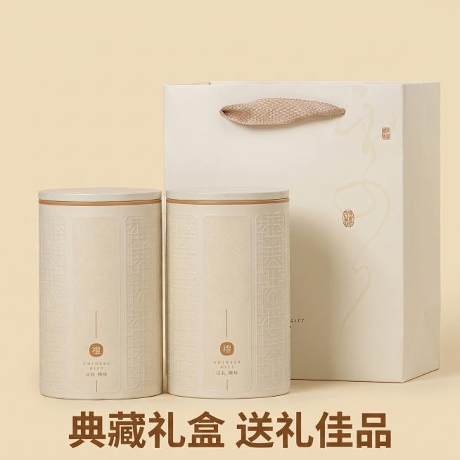 [主图 7] 礼盒包装完整展示
[氛围风格] 商务轻奢，送礼佳品，高级简约
[画质] 商业棚拍，清晰高级，质感细腻
[元素] 完整展示双罐茶叶礼盒包装，米白色礼盒和双罐搭配，整体设计简约大气，保持包装预览效果