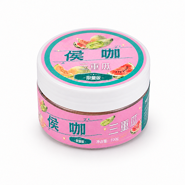 产品精修，在当前精修基础上，适当降低图片整体色彩饱和度，在产品接地处添加干净浅淡自然的接触阴影，增强产品立体感，保持产品悬浮的自然真实感，不要改变任何产品细节、文字内容、颜色倾向、体积、大小、视角，保持纯白背景不变，保持超清画质和清晰文字细节，锁定原图商品轮廓、部件位置，罐体结构和标签不变，亮面塑料质感保留，比例1:1