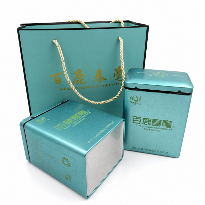 对这张茶叶礼盒商品图进行精修，保持产品角度不变，更换为纯白背景，调整图片比例为1:1，输出4K超清画质，保留原包装的文字、颜色和材质细节，去除原图背景杂色和瑕疵，提升商品整体质感，维持干净自然的商业拍预览效果