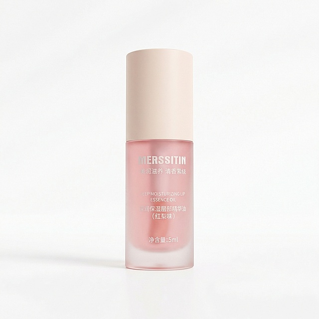 将唇釉精修成3D建模效果，平视视角，还原产品主体浅红颜色，瓶身为塑料半透明材质，整体自然和谐，背景为纯白色，符合电商主图风格