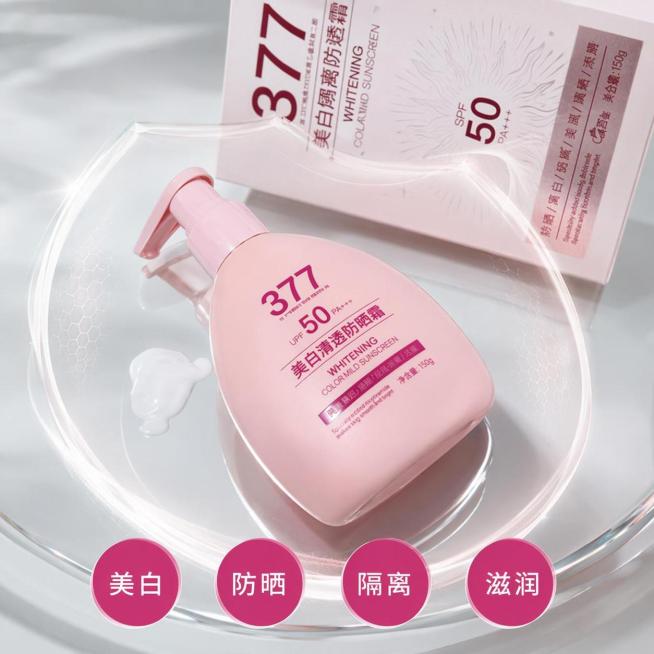 [主图-3] 377防晒霜多功效卖点展示主图
[氛围风格] 通透科技感美妆风
[画质] 超写实商业摄影，清晰通透，产品质感真实
[元素] 粉色防晒霜斜放在玻璃台面上，挤出一点防晒霜在台面，包装盒斜靠在预览效果