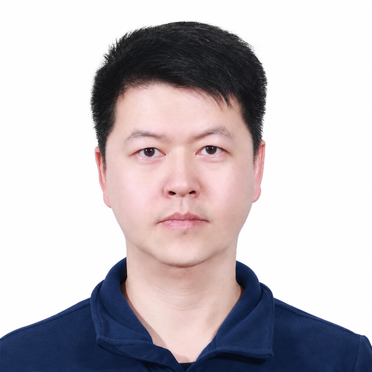 以第一张图为底图进行图生图编辑：仅将人物衣服的颜色改为第二张参… - 图片创意预览