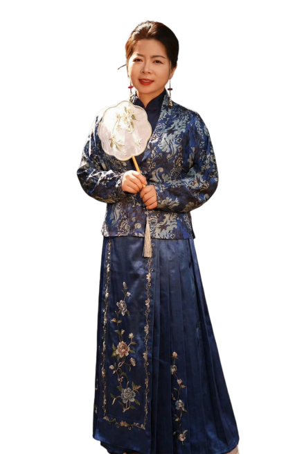 补全人物下半身，搭配同风格中式长裙，姿态优雅，光线与原图一致预览效果