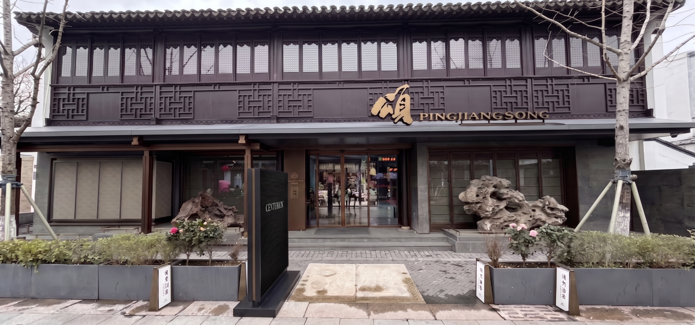 将右边黑色的背景板还到左侧且垂直于台阶摆放。预览效果