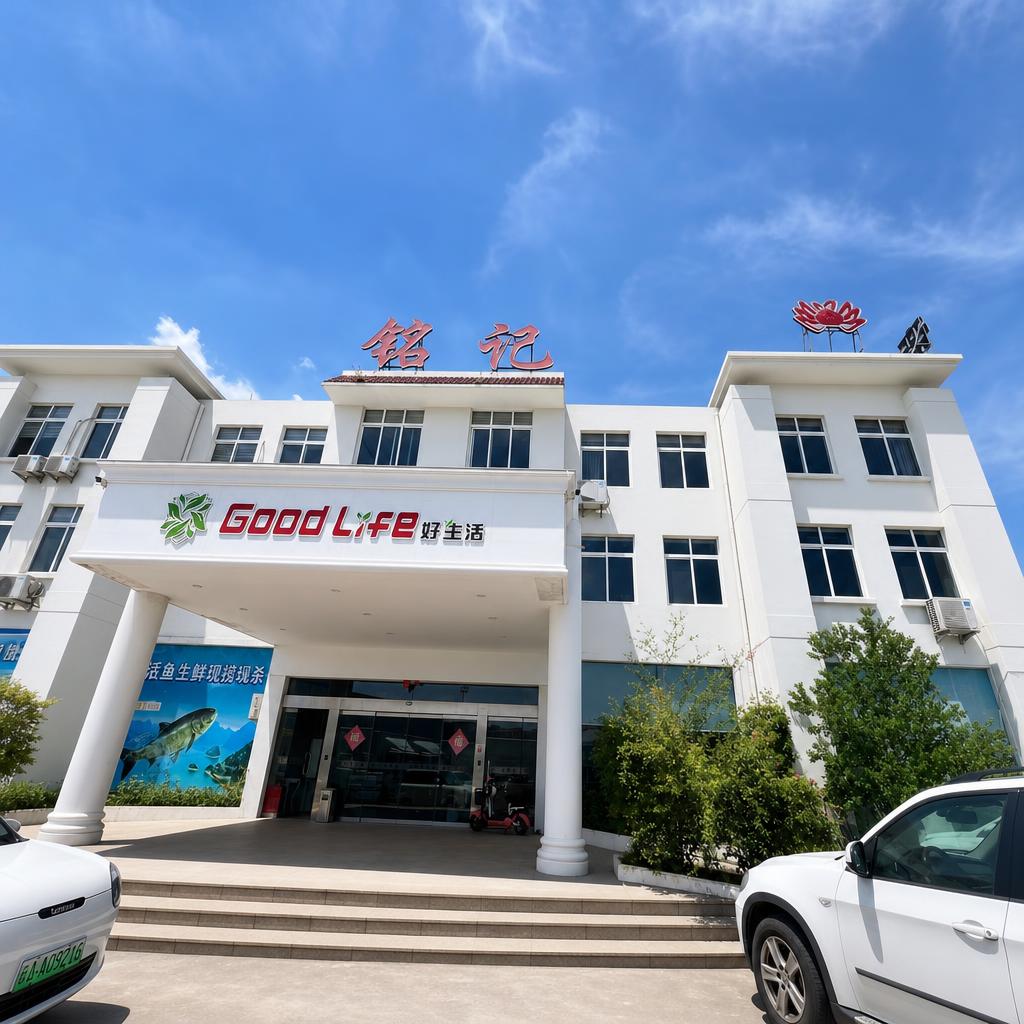 消除画面左下角的人物，将白色建筑外墙修复得干净整洁无污渍，地面… - 图片创意预览