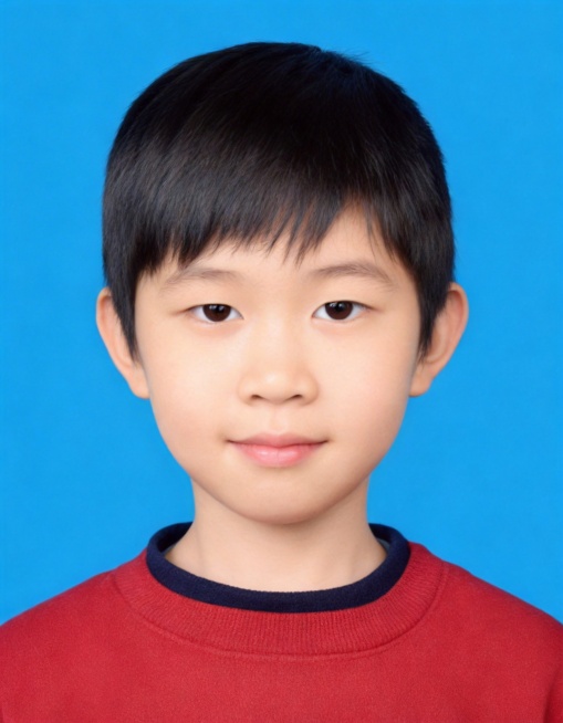 保留第一张图中人物发型,脸型,年龄特征生成标准样式纯正面儿童证件照;人物主体严格居中,头部大小与位置严格对齐第二张图,双肩水平平衡,面部中轴线对齐画面中心,正视前方;标准儿童证件照构图,人物绝对居中,预览效果