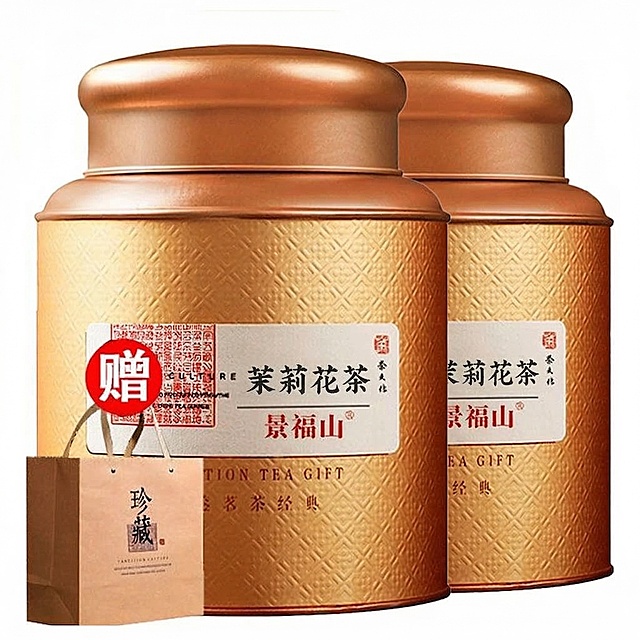 仅修改两个罐子标签上的文字，将“茉莉飘雪”和“莉飘雪”都改为“茉莉花茶”，其余内容、排版、整体风格和清晰度完全保持不变，不改变图片其他内容和赠礼手提袋