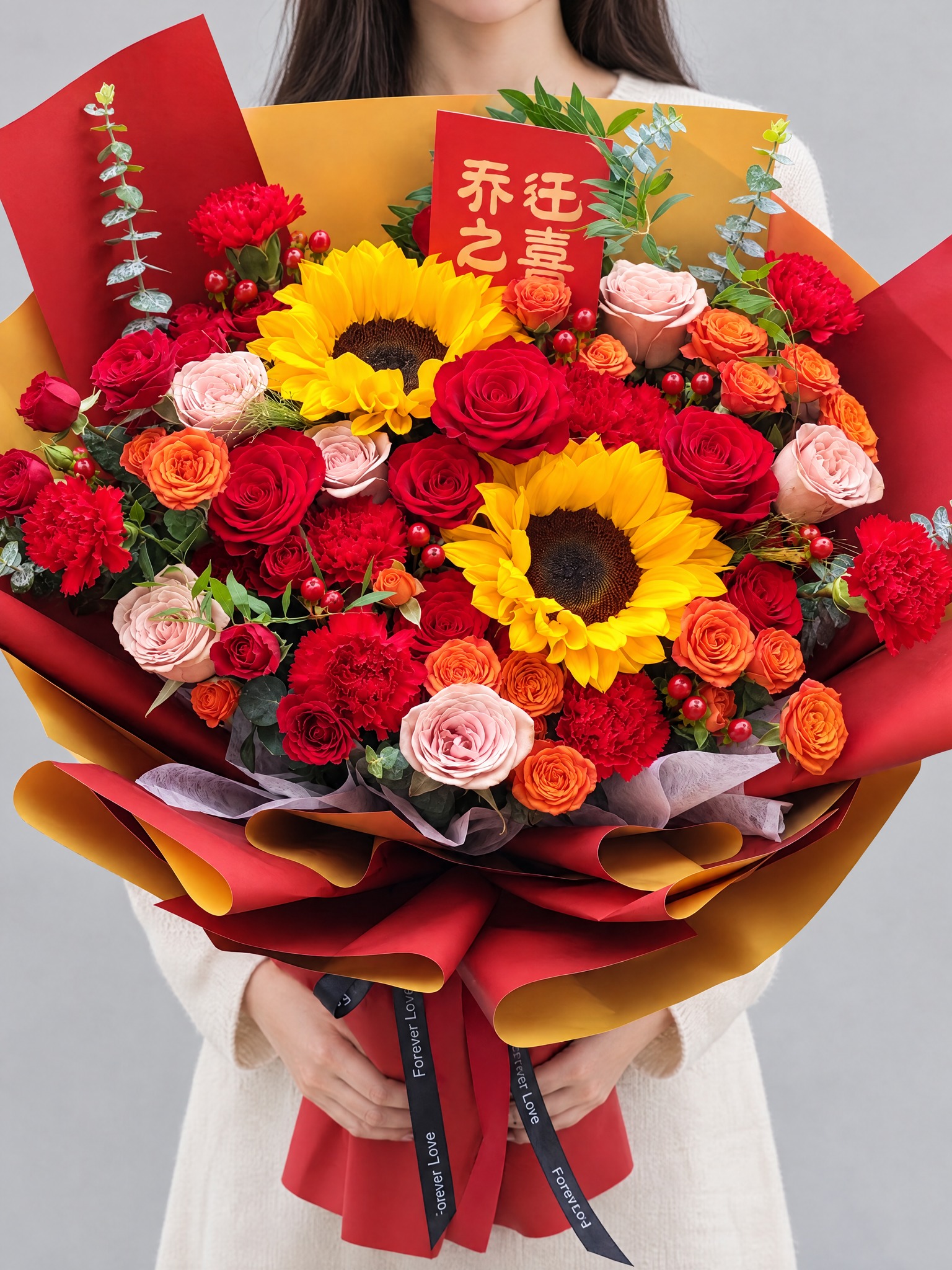基于图1的花束进行修改：1. 在花束的空隙处添加少量图2中的红… - 图片创意预览