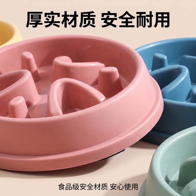 [主图 3] 宠物防噎慢食碗材质细节展示。[氛围风格] 简约干净质感风，突出产品细节。[画质] 商业摄影质感、光线柔和通透、产品清晰真实、画面干净高级。[元素] 对慢食碗的内壁迷宫结构和加厚碗边做极致预览效果