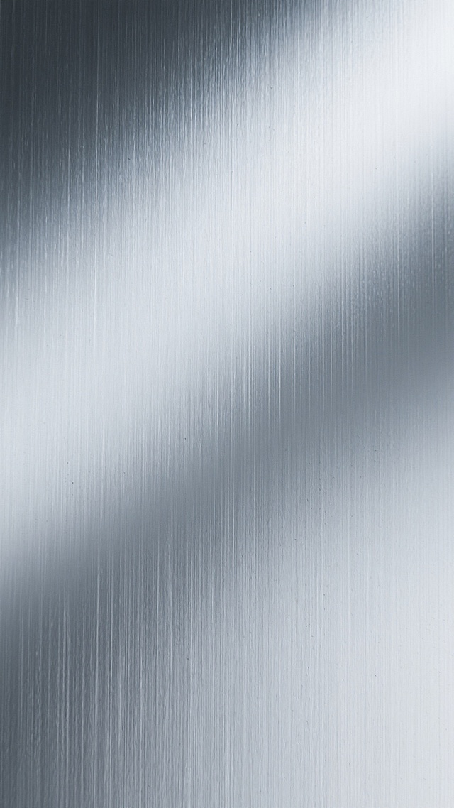 金属拉丝质感背景，整体呈现均匀细腻的银色金属色泽，具有清晰且规律的纵向拉丝纹理，表面光滑带有柔和的反光效果，光影过渡自然，从中心向四周微微变暗，营造出沉稳而高级的金属质感氛围。