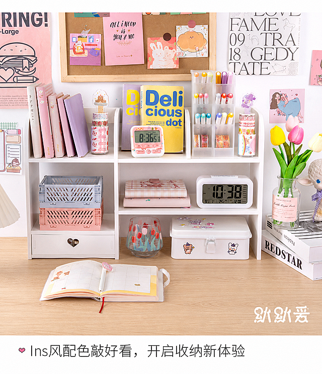 保留原画面所有物品，保持ins温馨风格，将原图片中的粉白格子桌面改成木质桌面