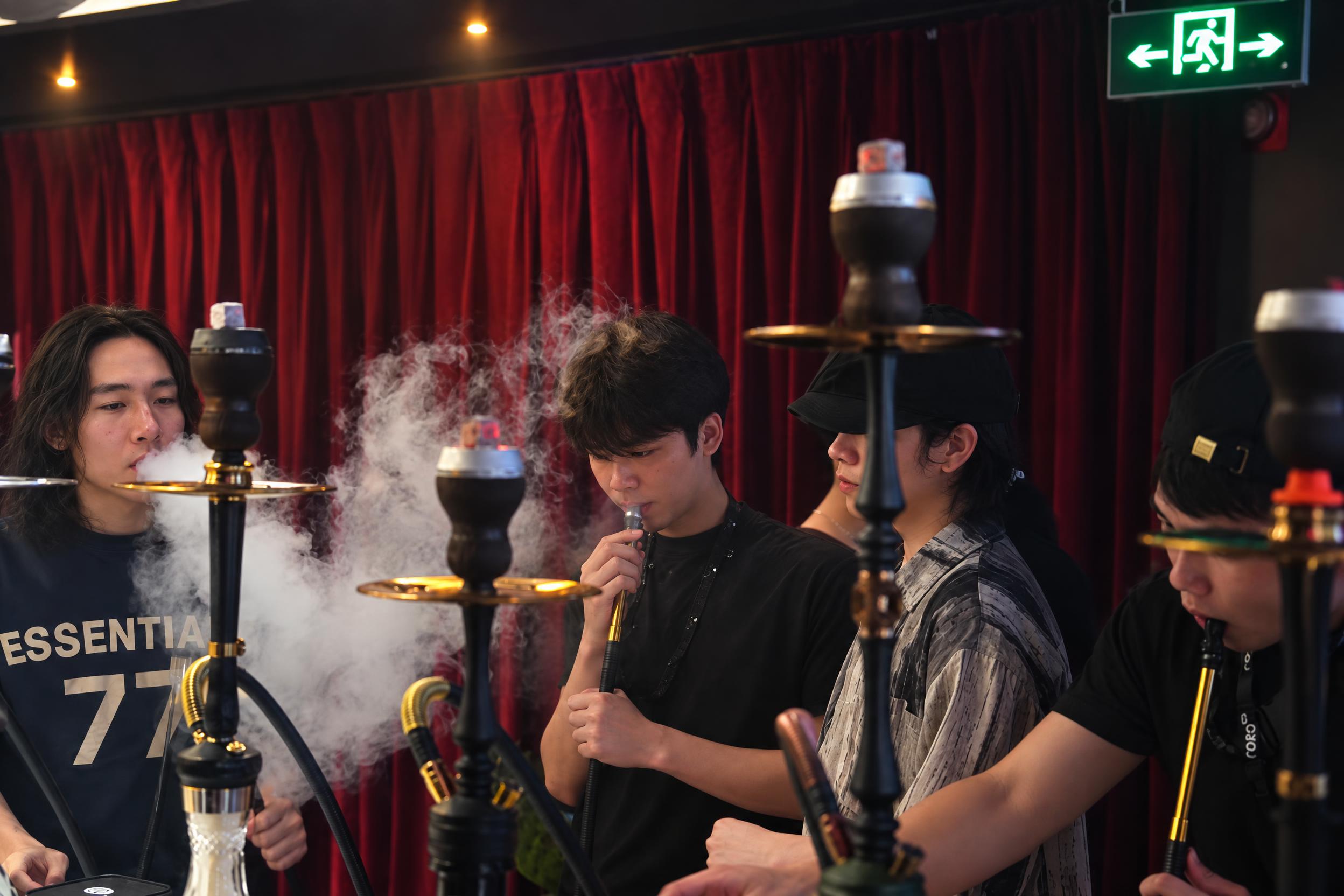 提升整体画质，去除噪点，增强精修质感，保留真实自然的写实质感，… - 图片创意预览