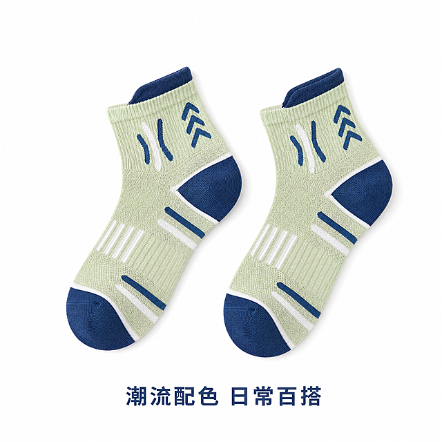 [主图-5] 潮袜整体展示白底图，规范产品呈现；[氛围风格] 简约干净，标准商品展示；[画质] 均匀柔光，产品清晰轮廓完整；[元素] 将浅绿蓝白拼色短袜两只自然摆放，保持产品颜色图案材质与输入图一致，轮廓完整，无遮挡，放在纯白色背景上，袜子间距合理，主体占比约65%；[光影] 均匀柔和无影光，完整展示袜子整体外形和颜色搭配；[配色] 纯白背景，产品颜色自然呈现；[视角构图] 俯视平铺视角，完整展示一双袜子；[文字版式] 底部居中文字"潮流配色 日常百搭"，字体简洁，颜色与袜子蓝色一致；[比例分辨率] 1:1比例，4k分辨率；[负向提示词] 阴影，变形，水印，背景不干净。