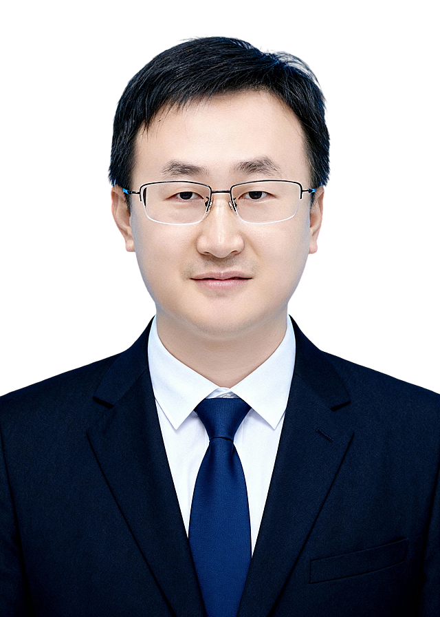 参考第一张图保留人物脸型､发型､年龄特征生成证件照标准样式,肤质优化处理提亮肤色,均匀肤色;外穿高级深色西装,内搭白色翻领长袖衬衫,搭配深蓝色领带;参考第二张图的人物占位和比例,居中平视正面视角,纯正面,胸部以上半身像;消除暗沉轻度磨皮,轻度美颜,去除一切饰品;光线均匀柔和,画质清晰,表情自然,头部完整,去除人物之外的所有元素,简约蓝色背景;严格按照第一张图的内容生成｡