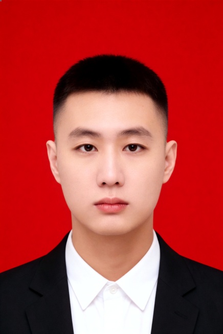 保留第一张图中人物发型､脸型､年龄特征生成标准样式纯正面证件照;人物主体严格居中,头部大小与位置严格对齐第二张图,双肩水平平衡,面部中轴线对齐画面中心,正视前方;标准证件照构图,人物绝对居中;头顶上方预览效果