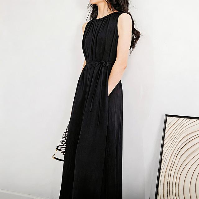 将图片调整为800×800尺寸，移除所有水印，保持画面内容完整不变形