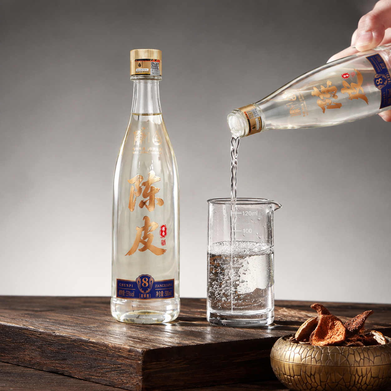 参考第一张图的高级白酒产品摄影风格，重新生成画面：画面主体为第… - 图片创意预览