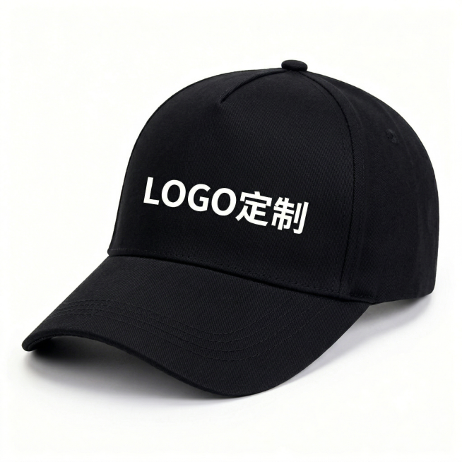 将图中的运动帽主体颜色改为纯黑色，保持帽身前片“LOGO定制”字样清晰，质感和光线与原图一致，纯白色背景预览效果