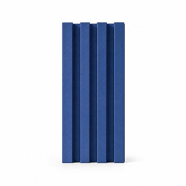 产品精修，产品置于纯白背景上，专业商业棚拍光，5500K标准中性白光，轮廓光，体积光，曝光正确，强烈真实立体感，接地处保留干净浅淡的自然接触阴影，严禁大片投影、脏灰阴影和悬浮感，主体居中，商品完整入画不裁切，商品外轮廓视觉体量约画面60%-80%，四边均匀留白约10%-20%，严禁满幅铺满与贴边顶满，极致超清画质，细节清晰锐利，商业级实拍质感，保留原图真实材质与结构细节，提升商品洁净度和商业新品感，清除旧痕、灰暗、脏斑和不均匀色块，修复边缘毛糙、锯齿，边缘自然清晰过渡，基于原图材质恢复纹理、光泽和工艺细节，避免糊成塑料感，清除底纹、广告条、贴片、角标、文字残留、非商品自带Logo、水印、平台标识和杂色背景，严格锁定商品颜色为宝蓝色，颜色纯正饱和，锁定原图商品轮廓、件数、部件位置、连接关系和可见功能细节，只做精修不重绘结构，长条主体按原图长宽比例、总长度、宽度、端点位置锁定，构图只允许整体缩放与居中，禁止压缩、拉伸、截短、补长或重排主体，哑光塑料质感，柔和漫反射，低高光，表面细腻，正视图，标准透视校正，正常透视焦段，保持同类机位，比例1:1
