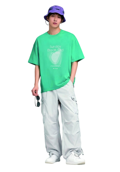 把上衣前中的印花在現基礎上縮小30%，其餘保持不變预览效果