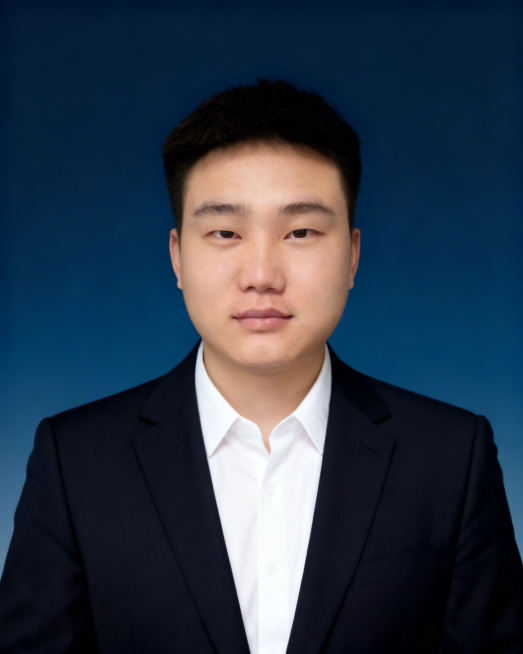 1. 保持人物原始五官特征
◦ 避免“换脸”或过度美颜，让照片看起来真实、可信。
2. 构图：正面视角，胸口以上
◦ 正面朝向+居中，保证证件照的规范性；胸口以上可以展示服装质感。
3. 背景：纯色渐预览效果