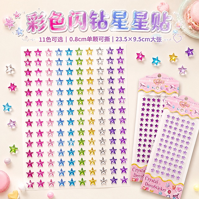 1:1正方形电商主图，严格还原上传的五角星水晶钻贴产品图，包括包装设计、颜色、LOGO位置、文字内容、图案元素等所有细节，产品外包装尺寸23.5×9.5cm，单颗五角星0.8cm，画布尺寸比例保持1:1；视觉风格采用奶油马卡龙清新风+多巴胺撞色少女风，浅奶白柔光干净背景，8K超清商业静物摄影，标准俯视平铺拍摄角度，产品卡片正面朝上，贴合原图展示角度；字体排版使用顶部居中对称排版+大小层级区分，字体细闪银渐变质感，带星芒外发光轻薄悬浮立体文字，圆润可爱字体；主标题大字："彩色闪钻星星贴"，副标题小字："11色可选｜0.8cm单颗可撕｜23.5×9.5cm大张"；信息布局：画面视觉主体为一整张完整钻贴底板，星星排列方式严格参考上传的彩色五角星原图，按照原图中五角星的间距、密度、行列关系和整体排布来展示，不重新设计成密集随机散落，不改变贴画板上星星的基本位置关系；在保持原图排版间距的基础上，让各色五角星呈现多巴胺丰富撞色效果，包含粉、玫红、浅蓝、宝蓝、草绿、香槟金、浅金、银白、深紫、浅紫、混彩全部色系，所有五角星平整平铺互不重叠、无堆叠遮挡，满屏铺满多彩星星，画面中心区域色彩最丰富、高光最明显，为核心视觉焦点；画面右下角仅斜放2张完整产品包装卡片做款式补充，不堆砌多张包装；板面侧边摆放少量单独剥离下来的单颗星星，体现单颗独立撕取，不存在撕开整张底板、破损背胶的画面；设计感强调：完整整张贴画展示，星星排列严格遵循上传原图间距和布局，只增强彩色多样性和钻石闪耀感，多巴胺缤纷撞色氛围明显，每颗亚克力五角星都带有通透水晶质感，表面布满细碎星芒反光、强光折射高光，闪耀通透质感清晰突出，色彩丰富亮眼但柔和不刺眼，构图饱满吸睛，视觉冲击力强，适配电商搜索引流。