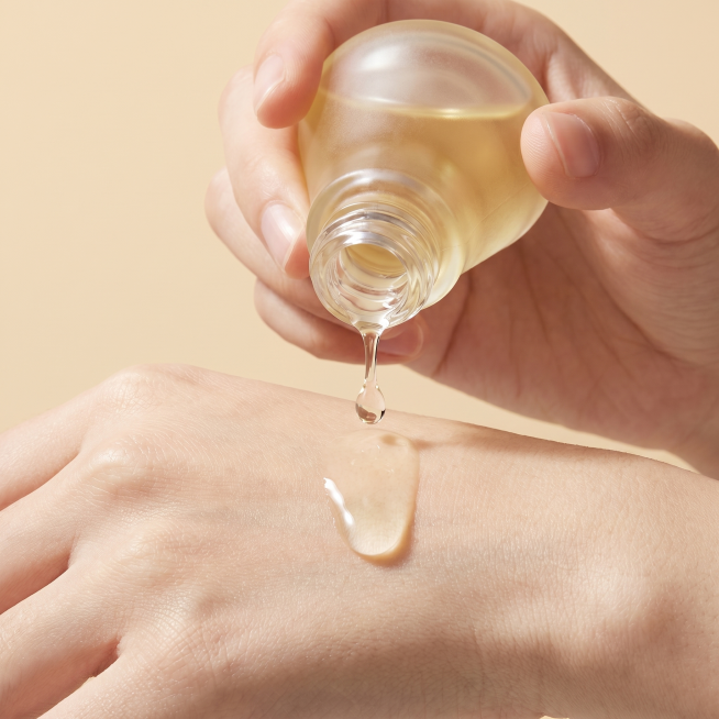 [Main Image 3] Texture close-up of Mandelic Acid Fruit Acid Essence. [Atmosphere Style] Transparent预览效果