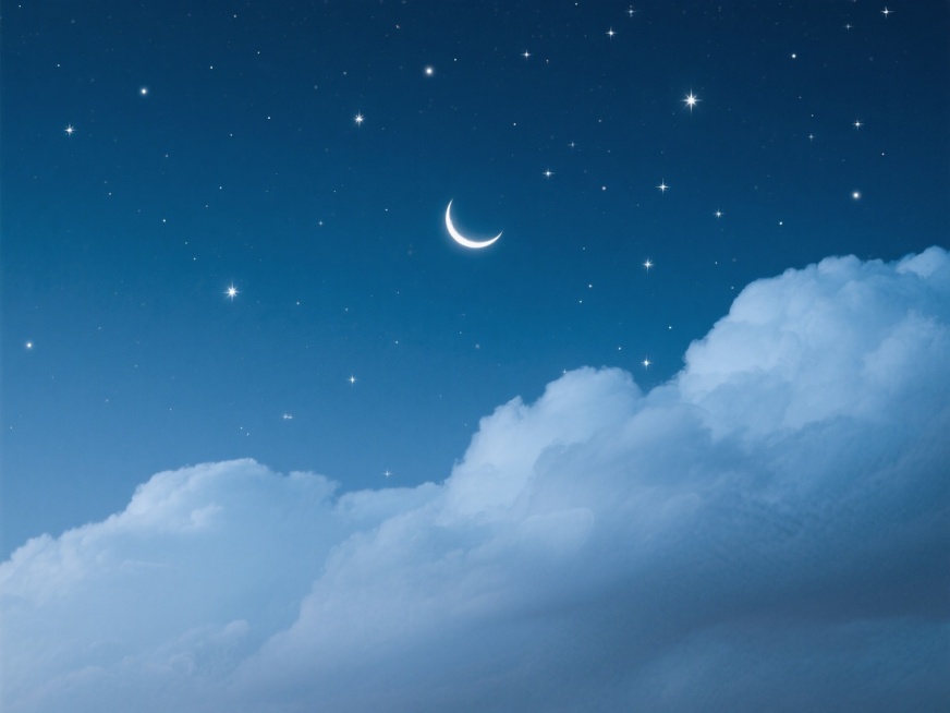 深蓝色渐变夜空，点缀着明亮的星星和一轮弯月，云朵呈现出淡淡的蓝灰色调，带有柔和的边缘和细腻的纹理，整体氛围宁静而神秘，光线柔和，阴影朦胧，高清晰度，写实摄影风格。预览效果