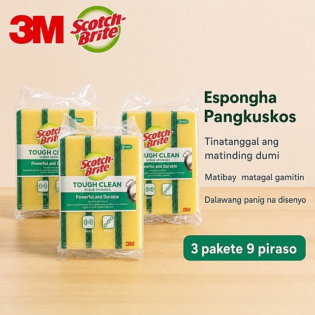[SKU图-3包9片] 产品和3M Scotch-Brite LOGO完全不变 右侧泰文全部替换为菲律宾语 保持原图布局
[画面] 保持原图3包三角形摆放完全不变 3M红色LOGO和Scotch-Brite绿色圆形LOGO完全不变 产品包装外观完全不变 浅木色台面 浅米色背景 全部产品和包装原样保留
[右侧文字全部替换为菲律宾语] 大标题"Espongha Pangkuskos  第二行"Tinatanggal ang matinding dumi  下方两行小字"Matibay  matagal gamitin" "Dalawang panig na disenyo  右下角绿色圆角标签"3 pakete 9 piraso  所有新增文字100%菲律宾语 产品包装上的原有文字和LOGO全部保留不变
[版式] 保持原图左右布局 右侧文字位置和字号层级完全对应 深绿色标题 灰色小字 绿色圆角按钮 视觉风格与原图完全一致
[输出要求] 1:1 2048x2048 产品和LOGO与原图完全一致 仅右侧文字改为菲律宾语 清晰自然 无变形 无水印