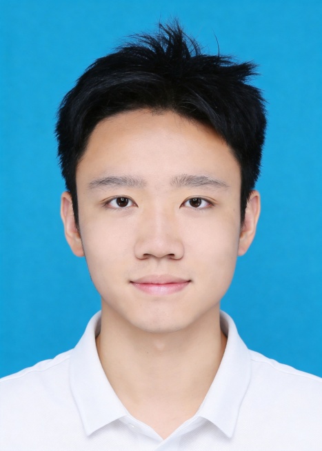 保留第一张图中人物发型､脸型､年龄特征生成标准样式纯正面证件照;人物主体严格居中,头部大小与位置严格对齐第二张图,双肩水平平衡,面部中轴线对齐画面中心,正视前方;标准证件照构图,人物绝对居中;头顶上方预览效果