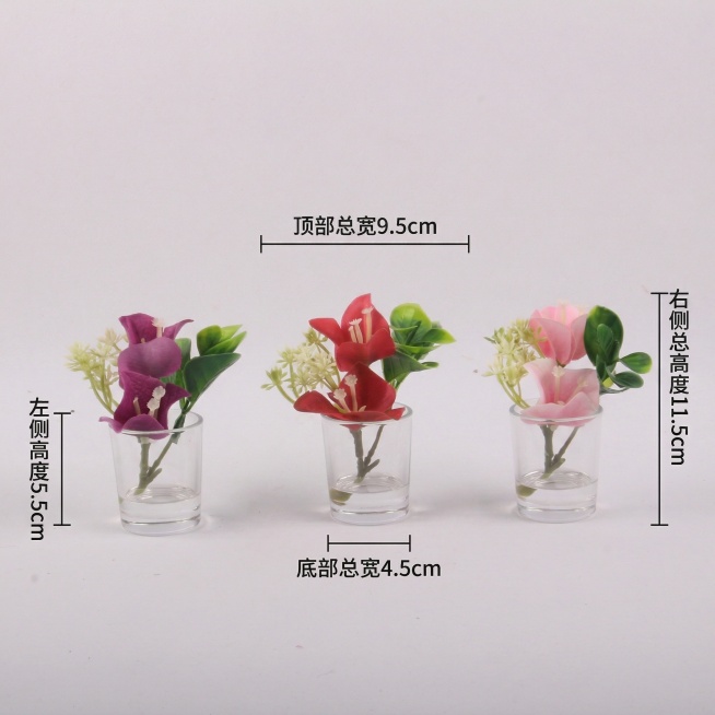 将第二张图的背景替换成图一的浅色干净背景，添加尺寸标注：顶部总宽9.5cm，底部总宽4.5cm，左侧高度5.5cm，右侧总高度11.5cm，百分百精准还原第二张图中三朵仿真花的外形、材质、颜色和像素，预览效果