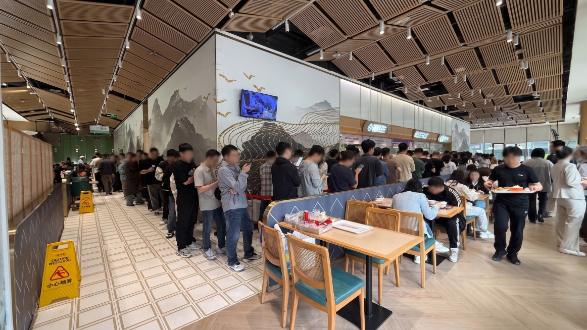 把图中人脸模糊处理一下预览效果