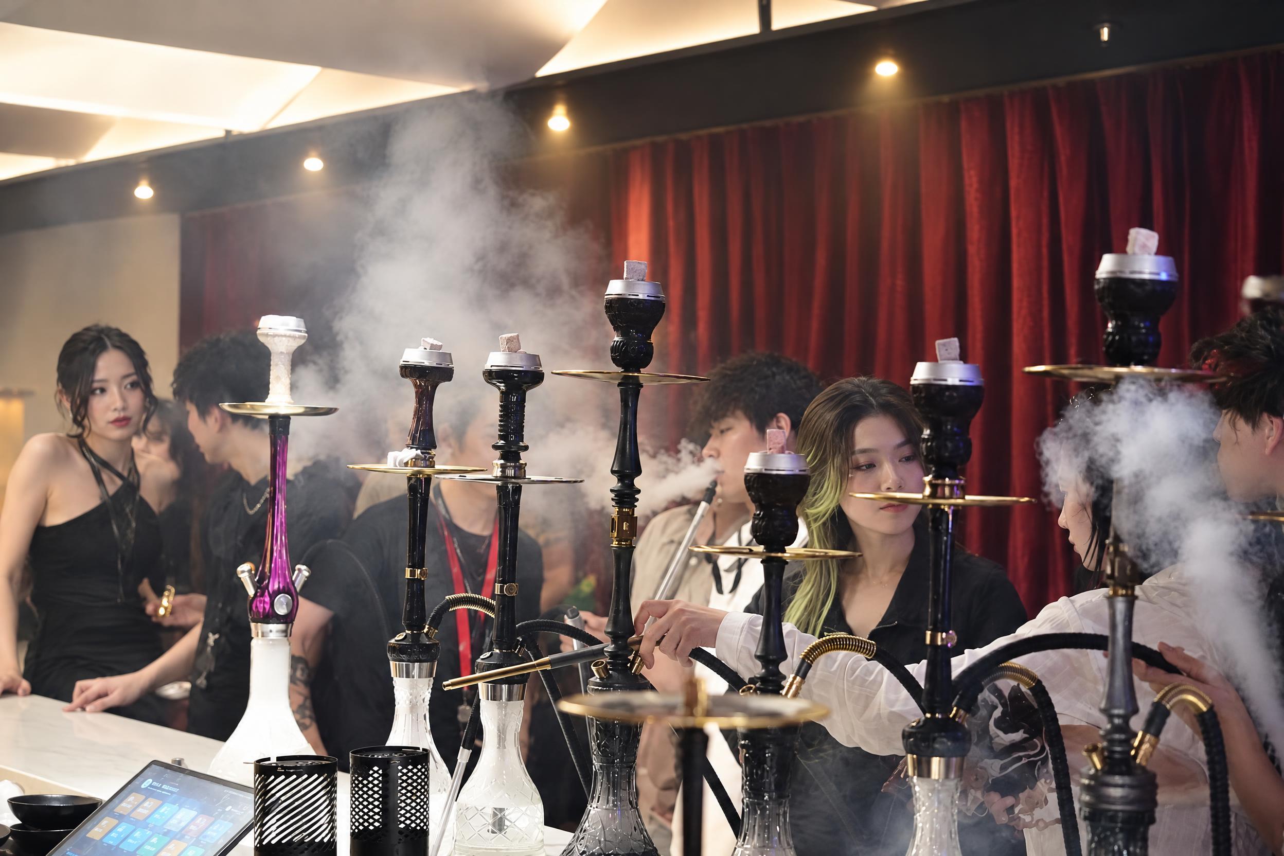 提升整体画质，去除噪点，增强精修质感，保留真实自然的写实质感，… - 图片创意预览