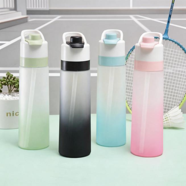 保留所有水杯、羽毛球和多肉植物位置和内容不变，更换背景为清新简约的运动风格背景，保持整体质感一致，高清4K画质预览效果