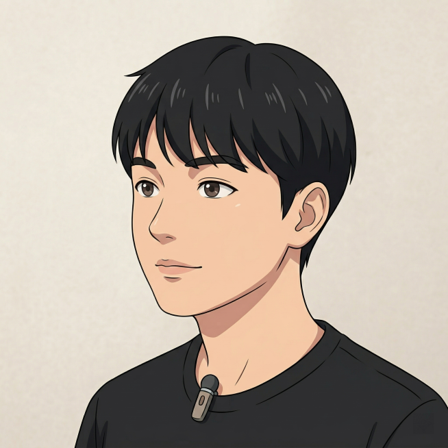 将参考图中的男生转换为日式动漫头像，保留人物的脸型、黑色短发、年龄等特征，清新治愈的二次元风格，赛璐璐质感，柔和的色彩，简洁干净的背景，头像构图，人物神态温和，穿着简单的黑色T恤预览效果