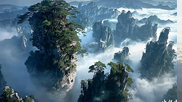 梦幻感中式风3D场景，唯美感水墨粒子交织，虚拟现实中的超现实飞剑仙踪，云海山峦间穿梭如画。