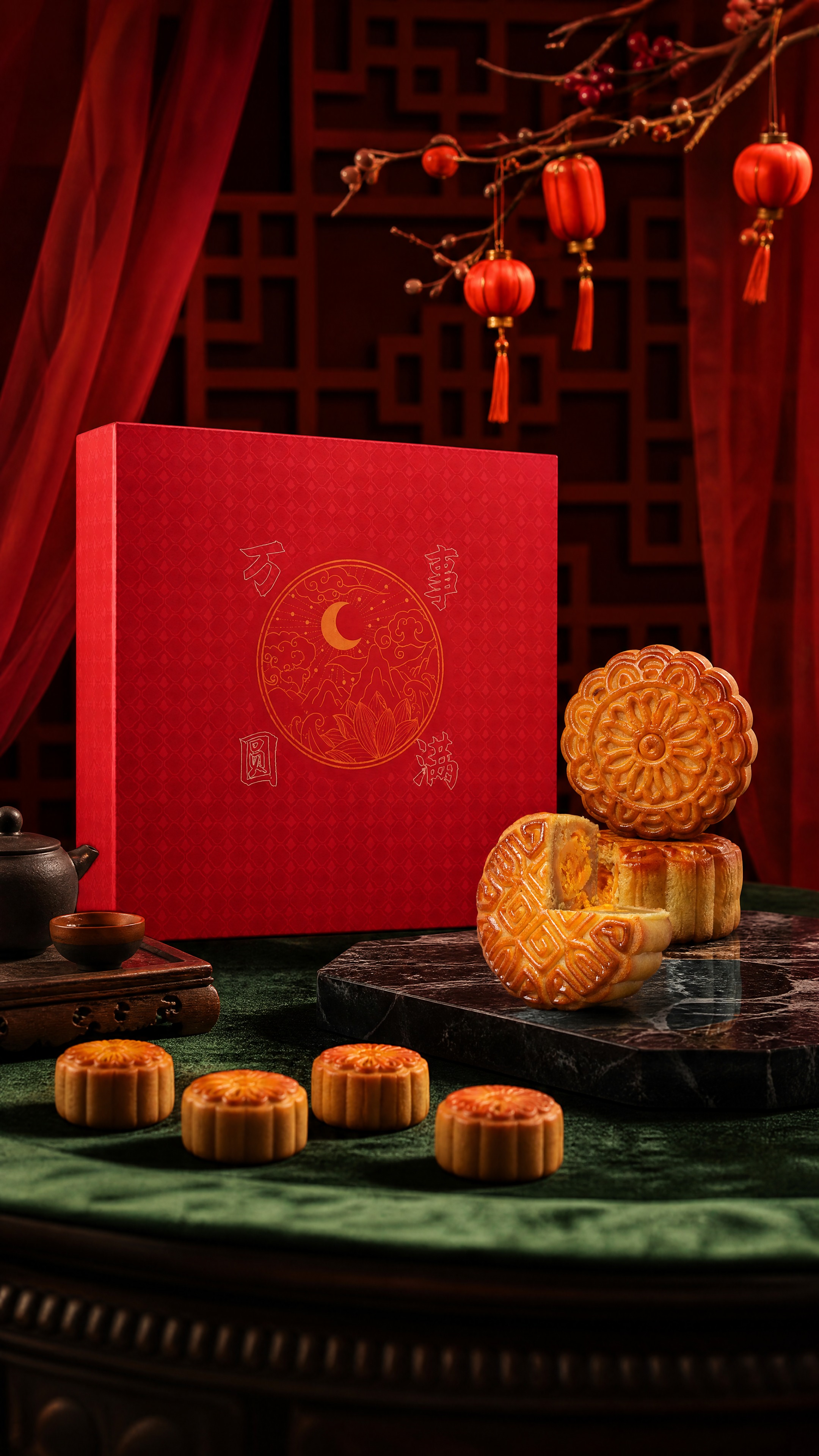 月饼礼盒与月饼，严格参照上传产品图，完整保留所有可见组件、部件… - 图片创意预览