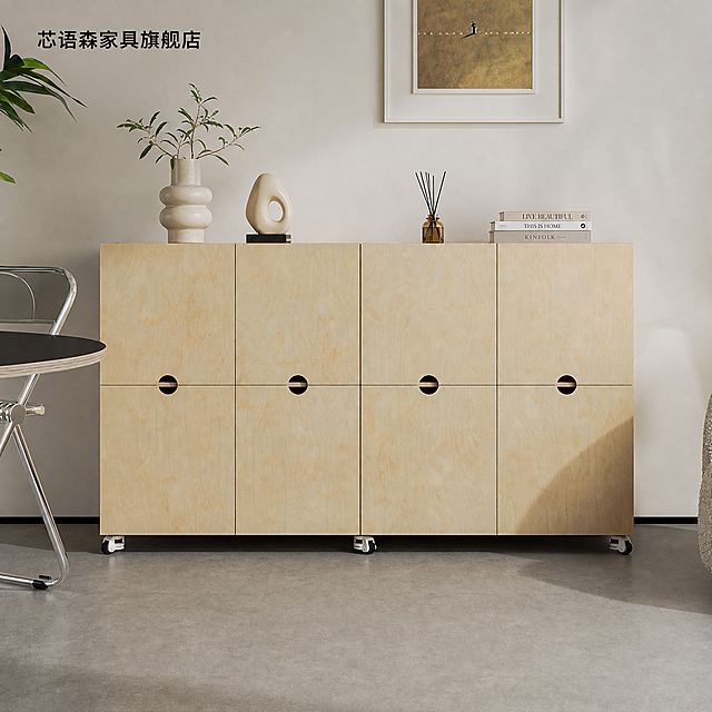 去掉左上角的logo和文字，替换为左上角的文字'芯语森家具旗舰店'；去掉图片中间的'XIAN INSTITUTE'水印文字；更换斗柜台面上的饰品，替换为简约现代风格的装饰摆件，如陶瓷花瓶、艺术雕塑、香薰、书籍等家居饰品，保持整体风格协调统一；保留斗柜、房间场景、光线、家具等其余所有元素不变，画面保持写实风格