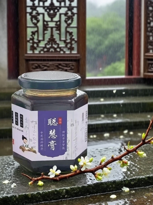 抠出主体，保留主体尺寸大小，形状和颜色。前景特写主体和一支伸出来的枯枝前，茉莉花点缀枯枝。背景是半掩雕花木窗，窗外雨后青石阶，花瓣飘落青石阶。预览效果