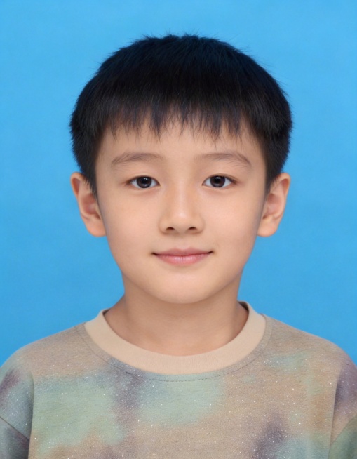 保留第一张图中人物发型、脸型、年龄特征生成标准样式纯正面儿童证件照;人物主体严格居中,头部大小与位置严格对齐第二张图,双肩水平平衡,面部中轴线对齐画面中心,正视前方;标准儿童证件照构图,人物绝对居中,预览效果