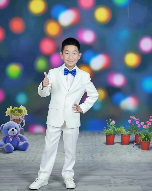 衣服换成白色西装白色鞋子蝴蝶结换成蓝色其他保持不变五官不变预览效果