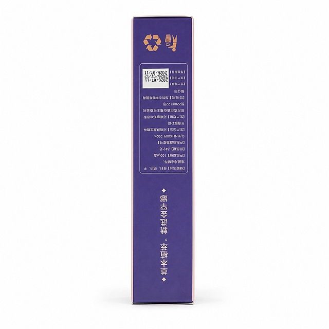 产品精修，产品置于纯白背景上，专业商业棚拍光，5500K标准中性白光，轮廓光，体积光，曝光正确，强烈真实立体感，标准透视校正，正常透视焦段，保持正侧面视图机位，接地处保留干净浅淡的自然接触阴影，严禁大片投影、脏灰阴影和悬浮感，主体居中，商品完整入画不裁切，商品外轮廓视觉体量约画面60%-80%，四边均匀留白约10%-20%，严禁满幅铺满与贴边顶满，极致超清画质，细节清晰锐利，商业级实拍质感，保留原图真实材质与结构细节，明显提升商品表面洁净度，清理灰尘、污渍、指纹、油污、胶痕和霉点，让表面从脏旧发闷变为干净可售卖状态，修复划痕、磨损、掉漆、飞边毛刺和使用旧痕，翻新为干净商业新品感，提升商品洁净度和商业新品感，清除旧痕、灰暗、脏斑和不均匀色块，保留原图颜色分区、材质色相、结构和功能细节，禁止整体提亮改色，修复边缘毛糙、锯齿、断边、抠图感，边缘自然清晰过渡，基于原图材质恢复纹理、颗粒、高光和工艺细节，避免糊成塑料感，锁定原图商品颜色，颜色以输入图为唯一参考，分段部件颜色边界按原图锁定，还原真实物理色彩，消除灰暗感和偏色，锁定原图商品轮廓、件数、部件位置、连接关系、标签文字和可见功能细节，只做精修不重绘结构，外盒结构与原图一致，盒身文字与Logo零改写，禁止改变盒型或标签排版，去除非售卖主体杂物、临时垫块、包装垫、支撑块、纸片或填充物，严禁误删商品结构，长条/带状主体按原图长宽比例、总长度、宽度、端点位置、上下/左右露出长度和主体与配件比例锁定，构图只允许整体缩放与居中，禁止压缩、拉伸、截短、补长或重排主体，哑光/半哑光塑料质感，柔和漫反射，低高光，表面细腻，正侧面视图，比例1:1